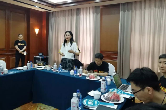 蓝海软通董事长、卡卡狮创始人薛莉娜女士致辞