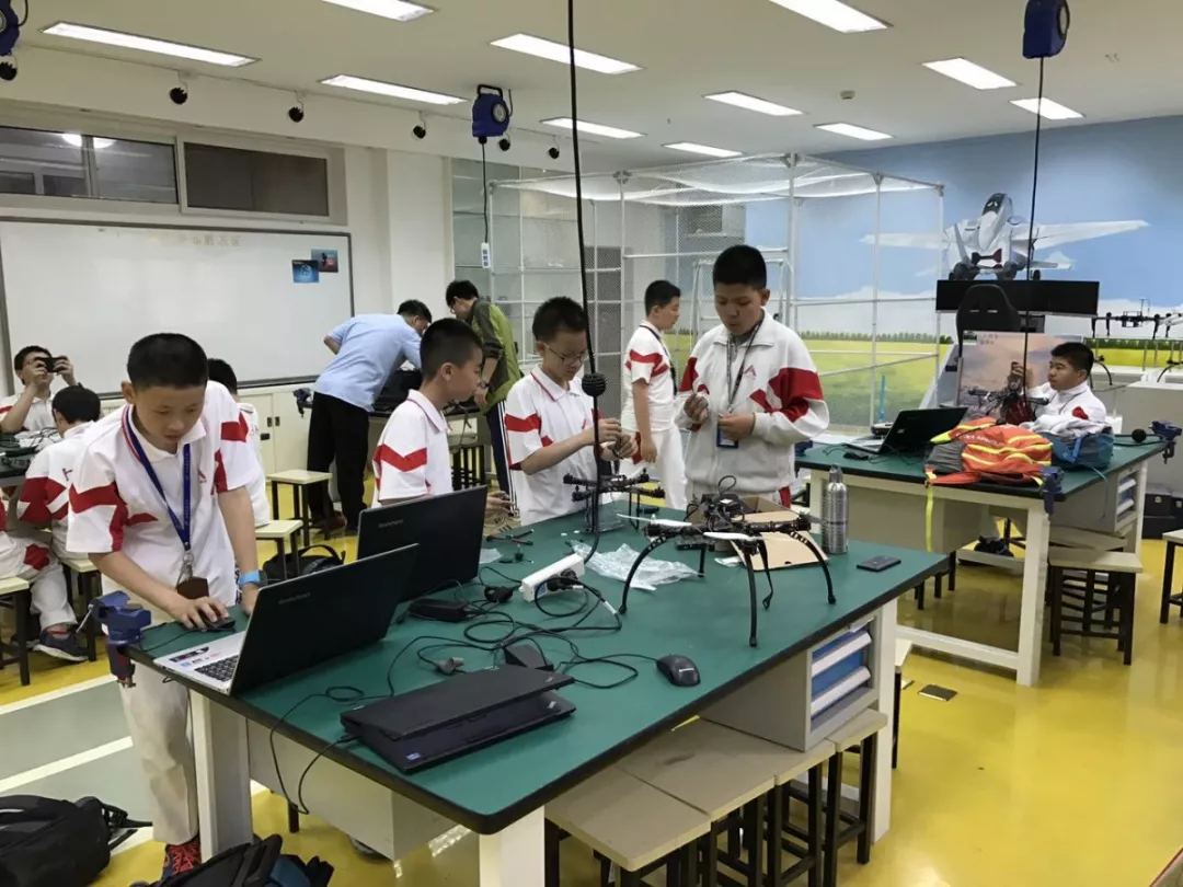 无人机创客实验室